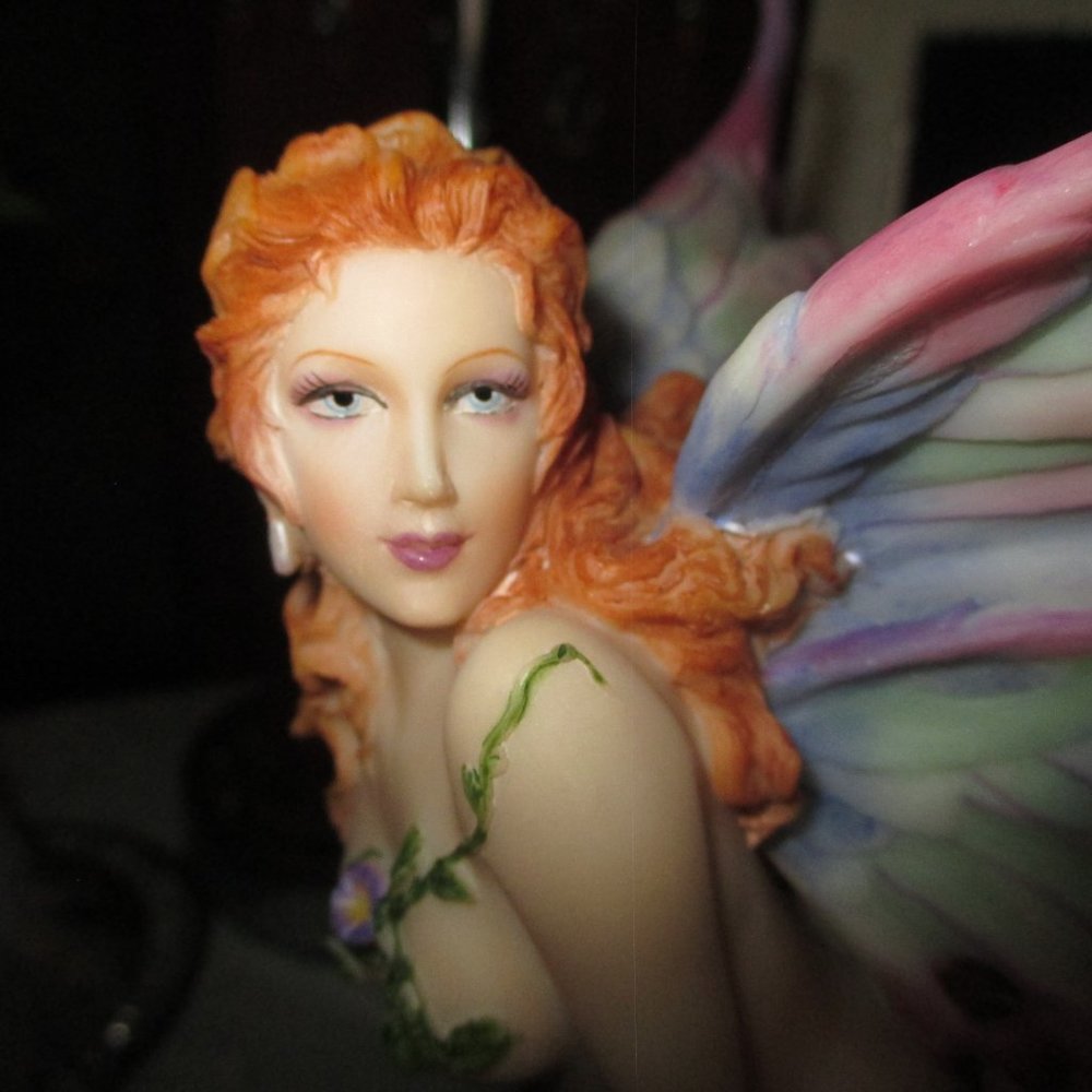 Veronese Fairy Statue - Picture 6 of 11